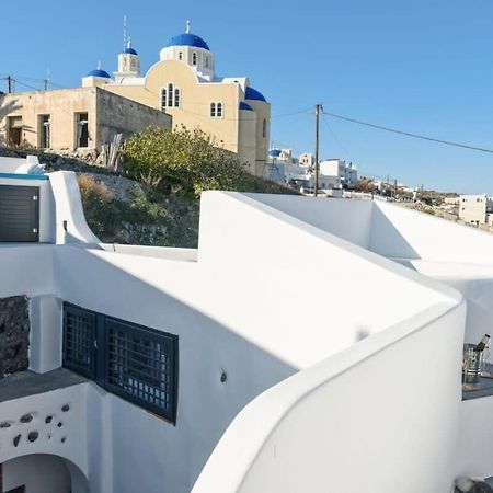 Santorini Traditional Apt With Private Hot Tub Apartment Fira  Exterior photo