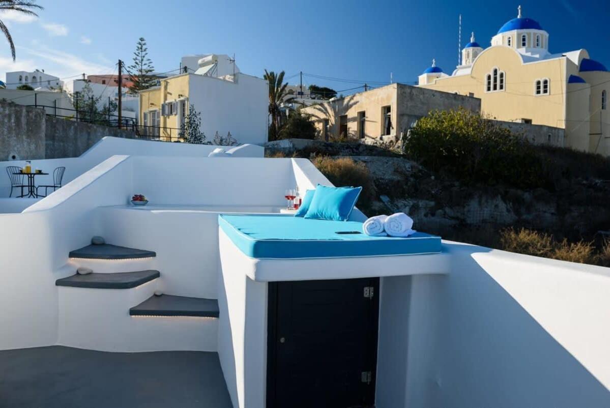 Santorini Traditional Apt With Private Hot Tub Apartment Fira  Exterior photo
