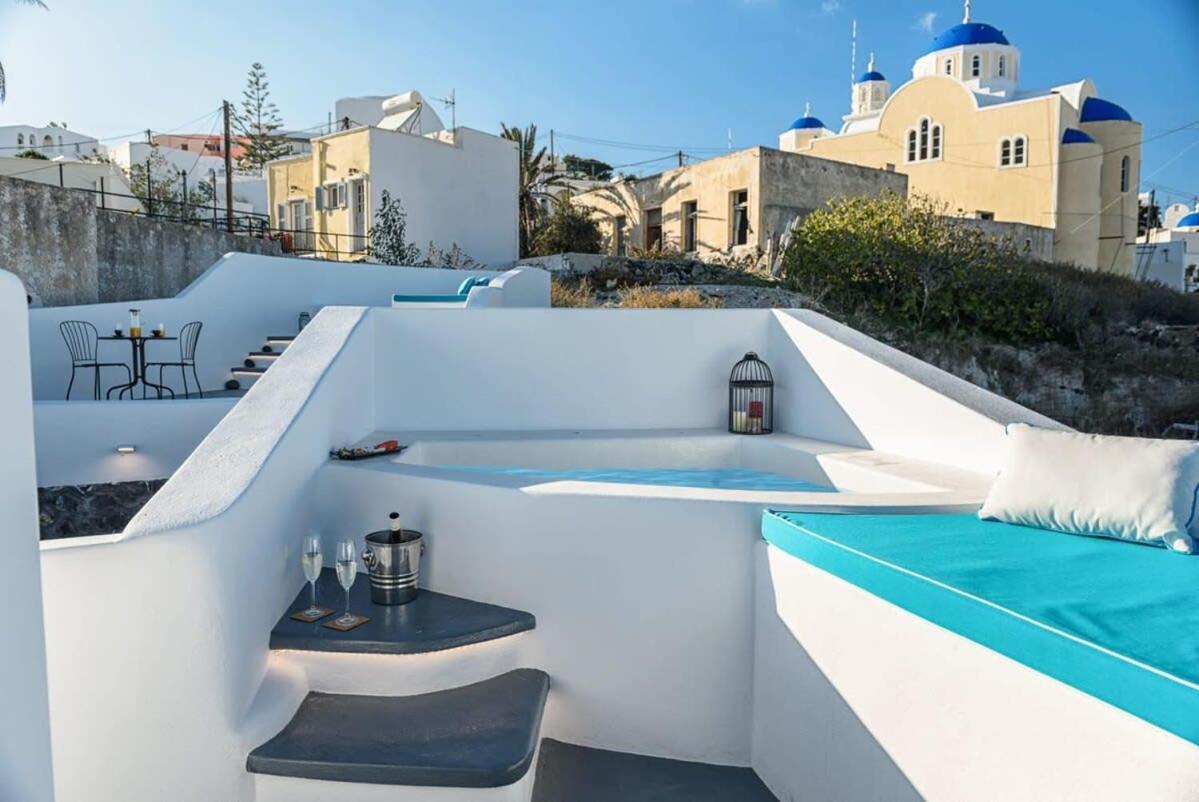 Santorini Traditional Apt With Private Hot Tub Apartment Fira  Exterior photo