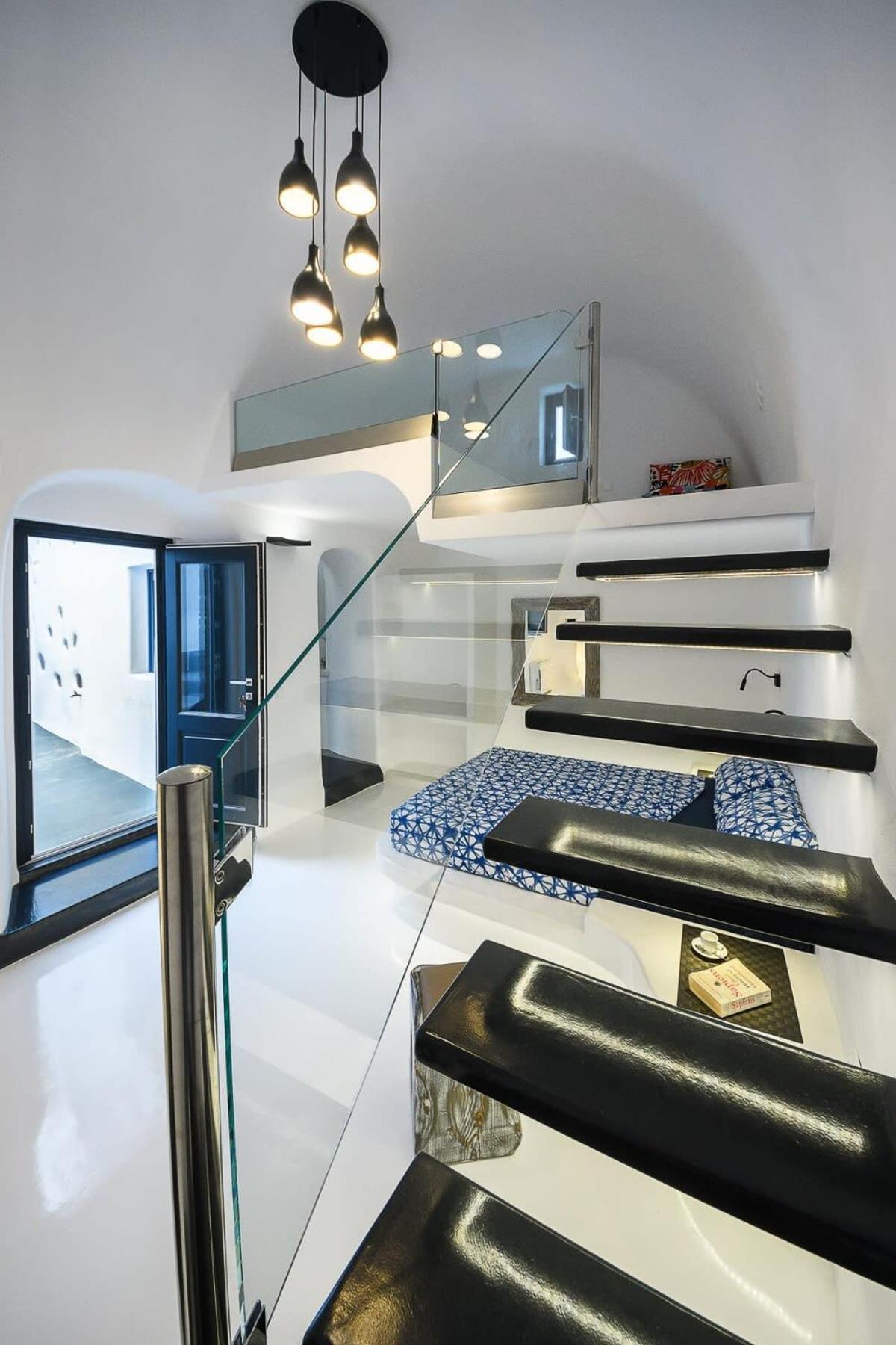 Santorini Traditional Apt With Private Hot Tub Apartment Fira  Exterior photo