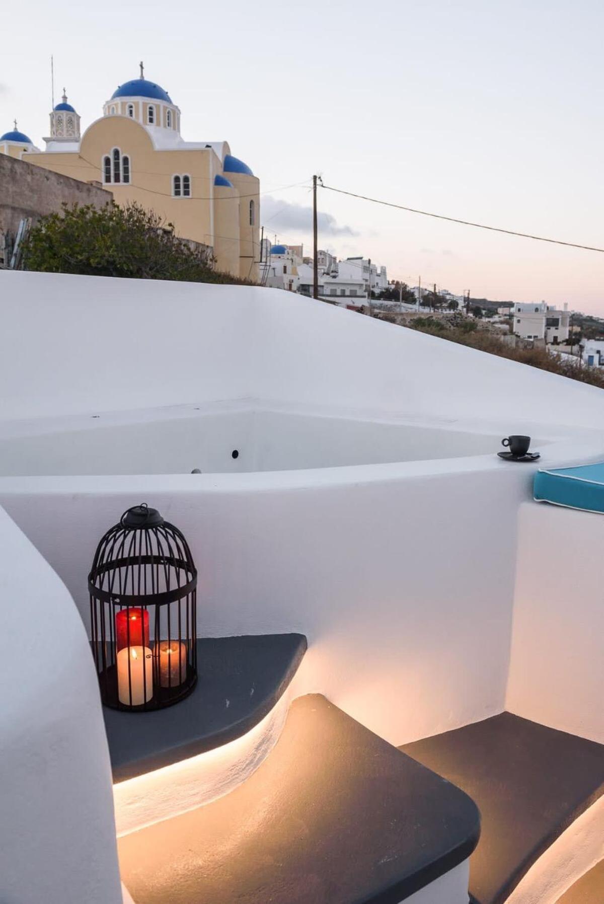Santorini Traditional Apt With Private Hot Tub Apartment Fira  Exterior photo