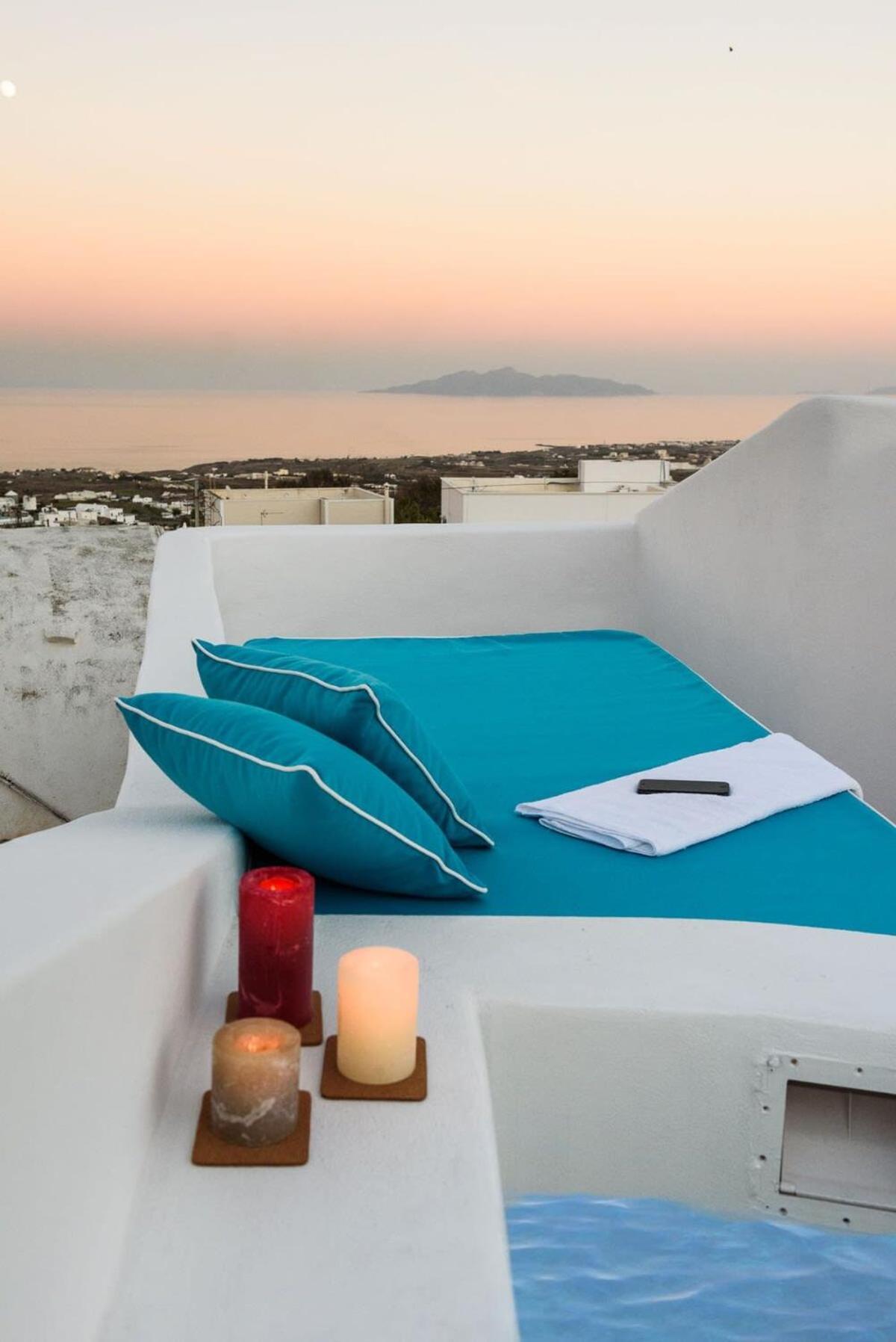 Santorini Traditional Apt With Private Hot Tub Apartment Fira  Exterior photo