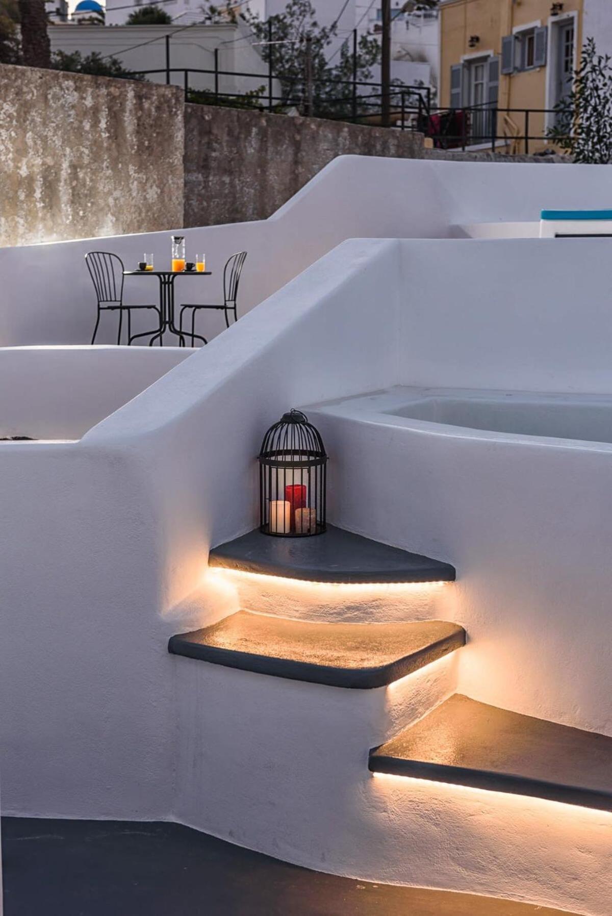 Santorini Traditional Apt With Private Hot Tub Apartment Fira  Exterior photo